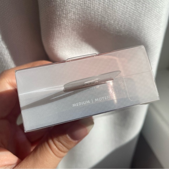 elf Halo Glow Setting Powder - Picture 3 of 3